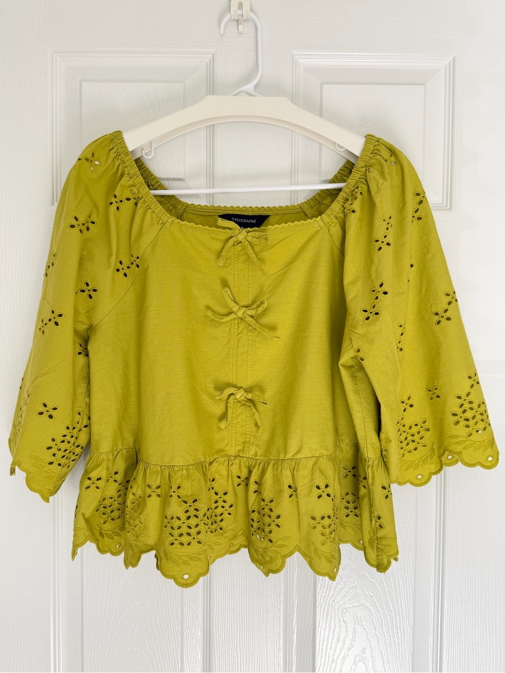 Calligraphie Chartreuse Eyelet Embroidered Peasant Blouse M Cotton